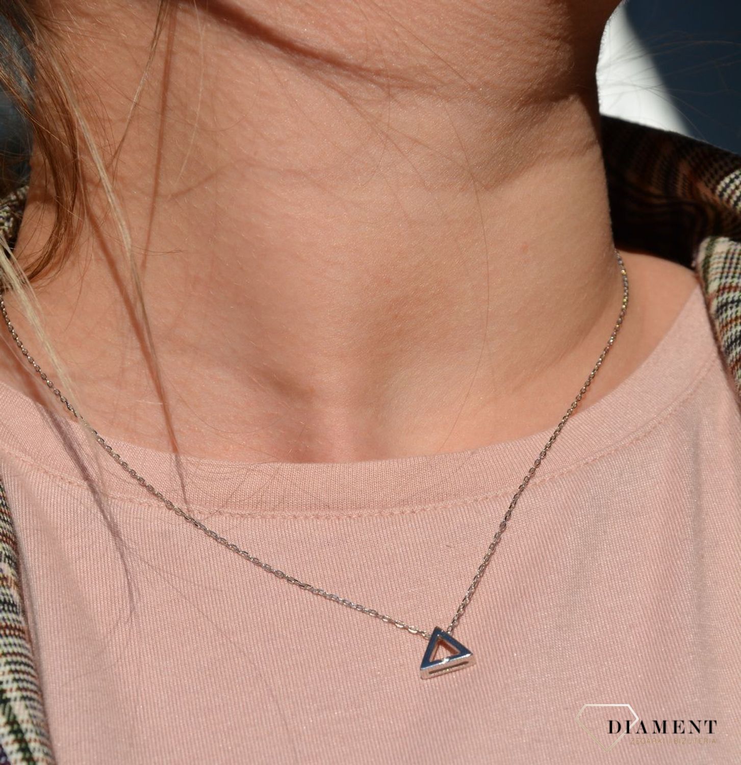 Naszyjnik celebrytka srebrna trójkącik z cyrkonią ✓Srebrne Naszyjniki Damskie w Sklepie z Biżuterią zegarki-diament.pl✓Piękne i Eleganckie Celebrytki dla Kobiet celebrytki (3).JPG